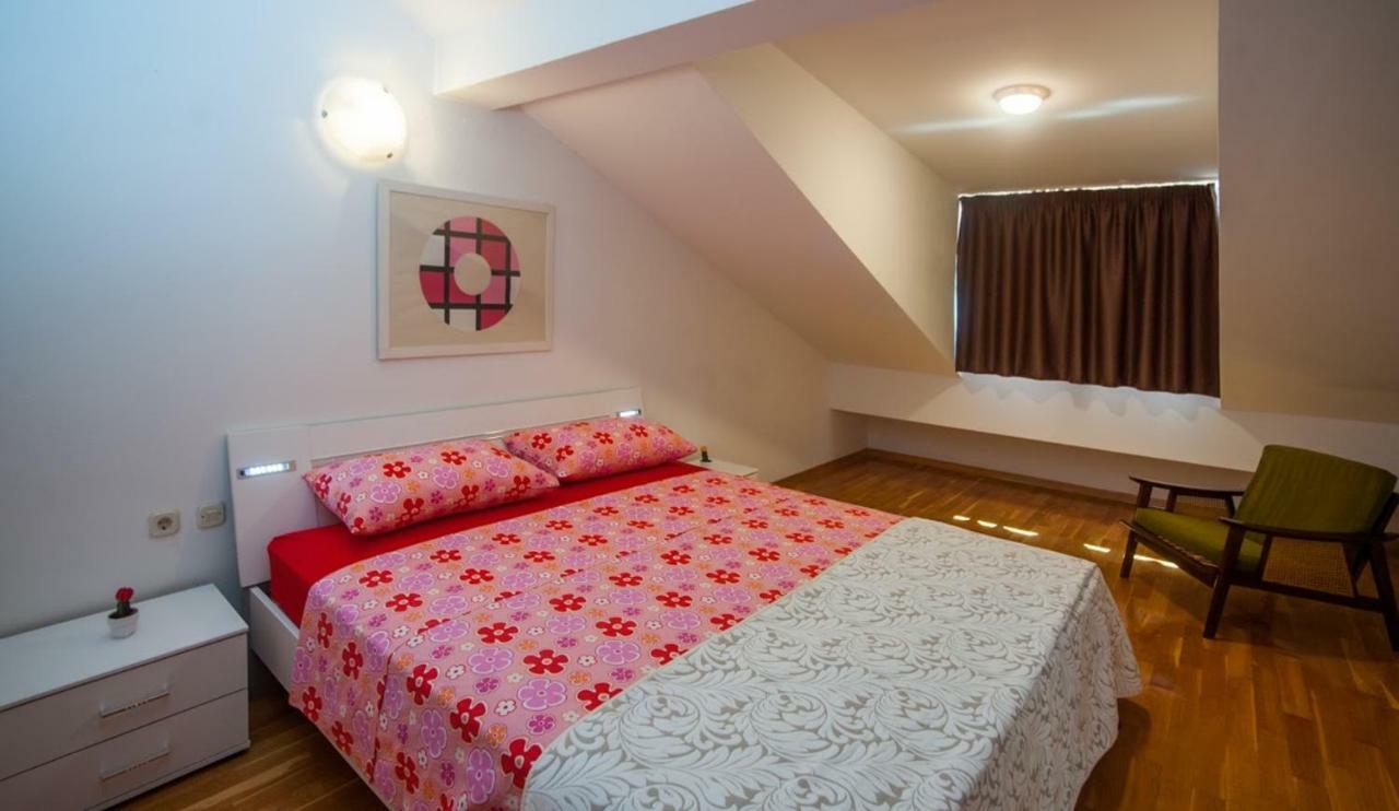 House Koloc Apartman Bol Kültér fotó