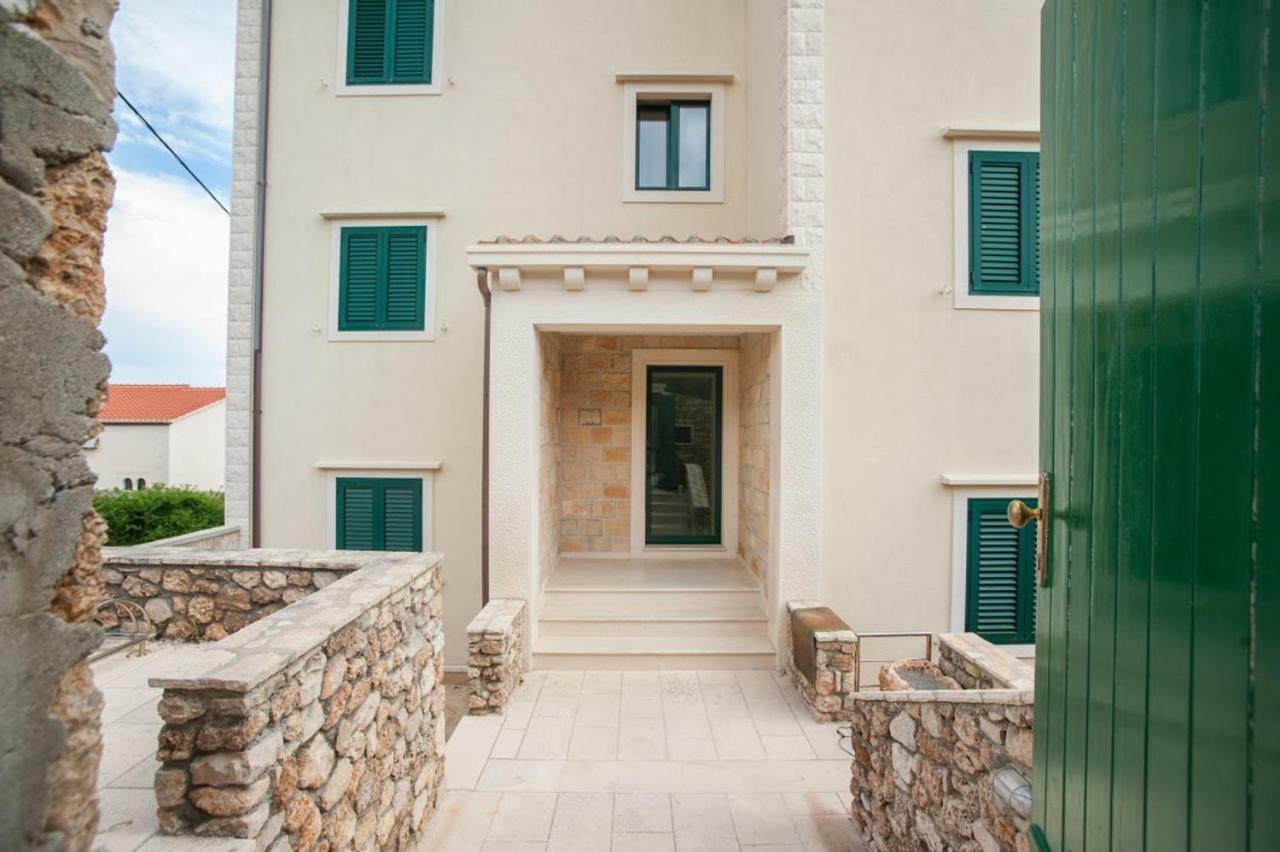 House Koloc Apartman Bol Kültér fotó