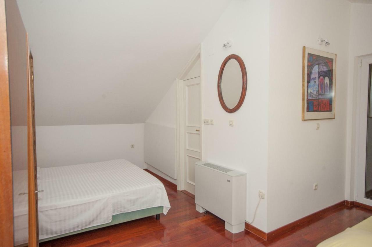 House Koloc Apartman Bol Kültér fotó